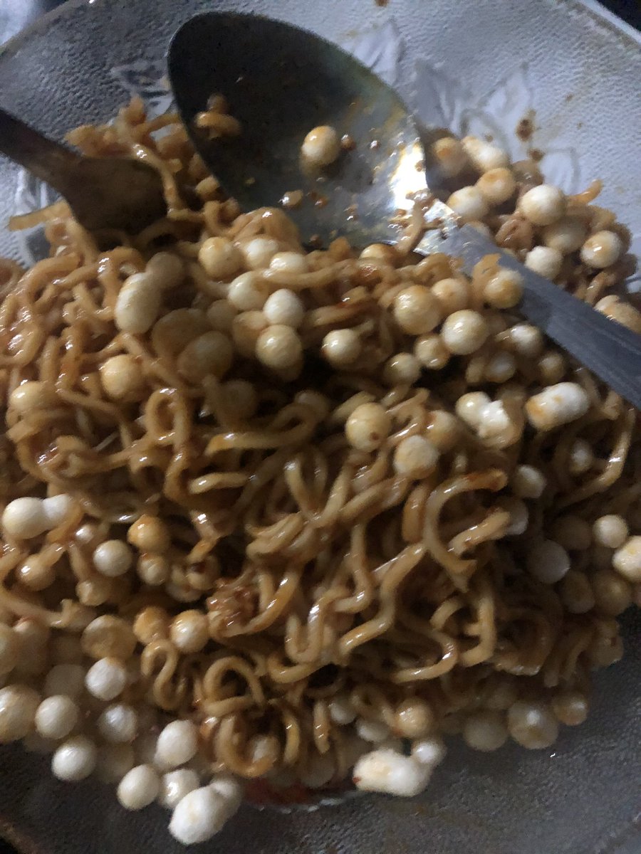 pembukaan sahur, makan mie lauk pilus