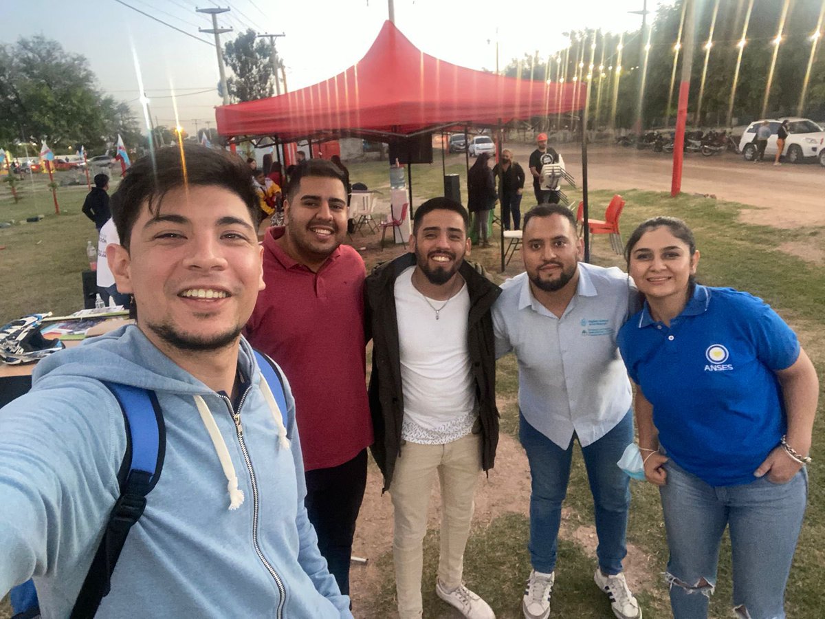 silviagaitan251's tweet photo. Hoy con @ansesgob estuvimos en el punto digital de la @JuventudRioja con la Becas Progresar. Acercando Derechos @Jose_delg95 @RodrigoOgasOk @FerRaverta @QuintelaRicardo https://t.co/8GkrnGtxHV