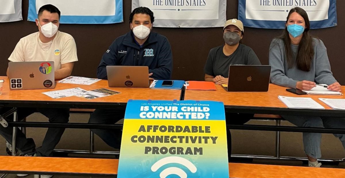 PartnershipLA's tweet photo. #ICYMI: @laschools launched its “Every Student Connected” initiative, which is modeled after our pilot program and is expected to provide free high-speed home #internet to as many as 100,000 families. Learn more:
https://t.co/EA57QhYVp1 #everystudentconnected #digitalequity https://t.co/GtSEaMidku