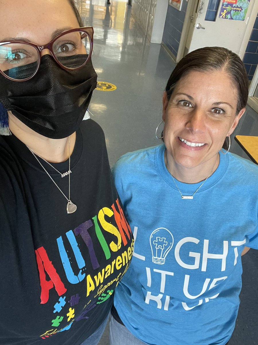 FrankConwellMS4's tweet photo. @FrankConwellMS4 @rstellatoMS4 @gonzalez_savino MS4 kicked off #AutismAwarenessMonth by lighting it up blue! #MS4Cares #MS4Wizards #AutismAcceptanceMonth https://t.co/3bDF6sHISy