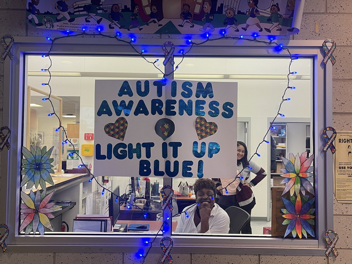 FrankConwellMS4's tweet photo. @FrankConwellMS4 @rstellatoMS4 @gonzalez_savino MS4 kicked off #AutismAwarenessMonth by lighting it up blue! #MS4Cares #MS4Wizards #AutismAcceptanceMonth https://t.co/3bDF6sHISy