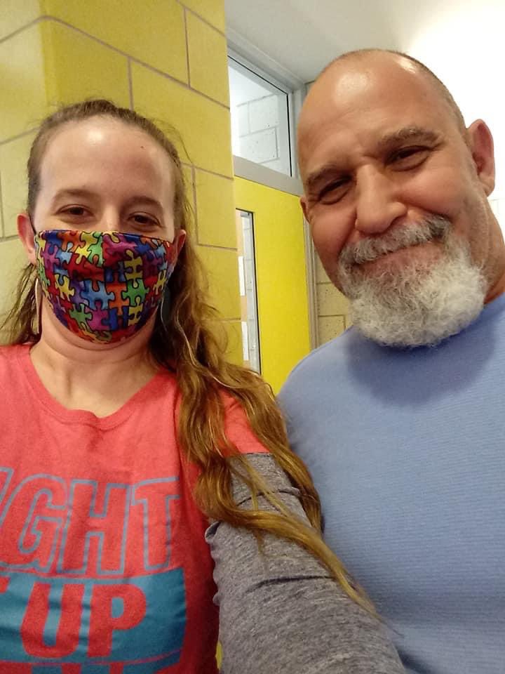 FrankConwellMS4's tweet photo. @FrankConwellMS4 @rstellatoMS4 @gonzalez_savino MS4 kicked off #AutismAwarenessMonth by lighting it up blue! #MS4Cares #MS4Wizards #AutismAcceptanceMonth https://t.co/3bDF6sHISy