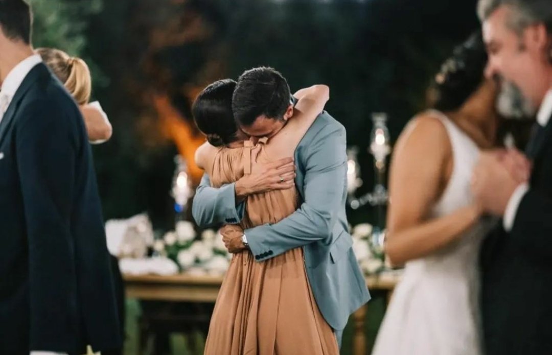 OhComelloBR's tweet photo. 7 anos de casamento entre Lodovica e Tomas. 💍 https://t.co/g82TXzpaDJ