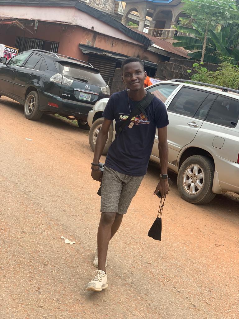 LamahPaparazzi's tweet photo. Your favorite Documentary Photographer today, at Umuoji Anambra state.
#MrPaparazzi📸
#DutyCall https://t.co/xWfBnUp2r7