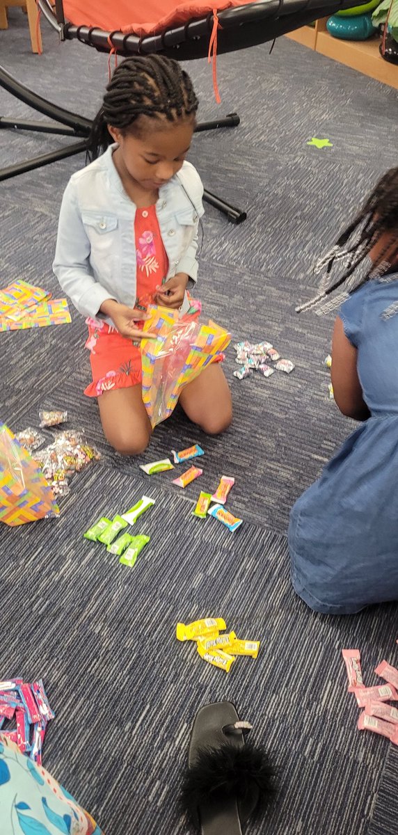 WestsideVCS's tweet photo. The primary students have been working hard on their FSA spirit bags & posters for their cross aged Buddies. We will pump our students up this Monday at the FSA Pep Rally πͺ Let's go Eagles! @DCopeland2014 @tdixon1972 @jess_bsimple #caringcommunity #rockthattest @volusiaschools https://t.co/9viKlEtqwf