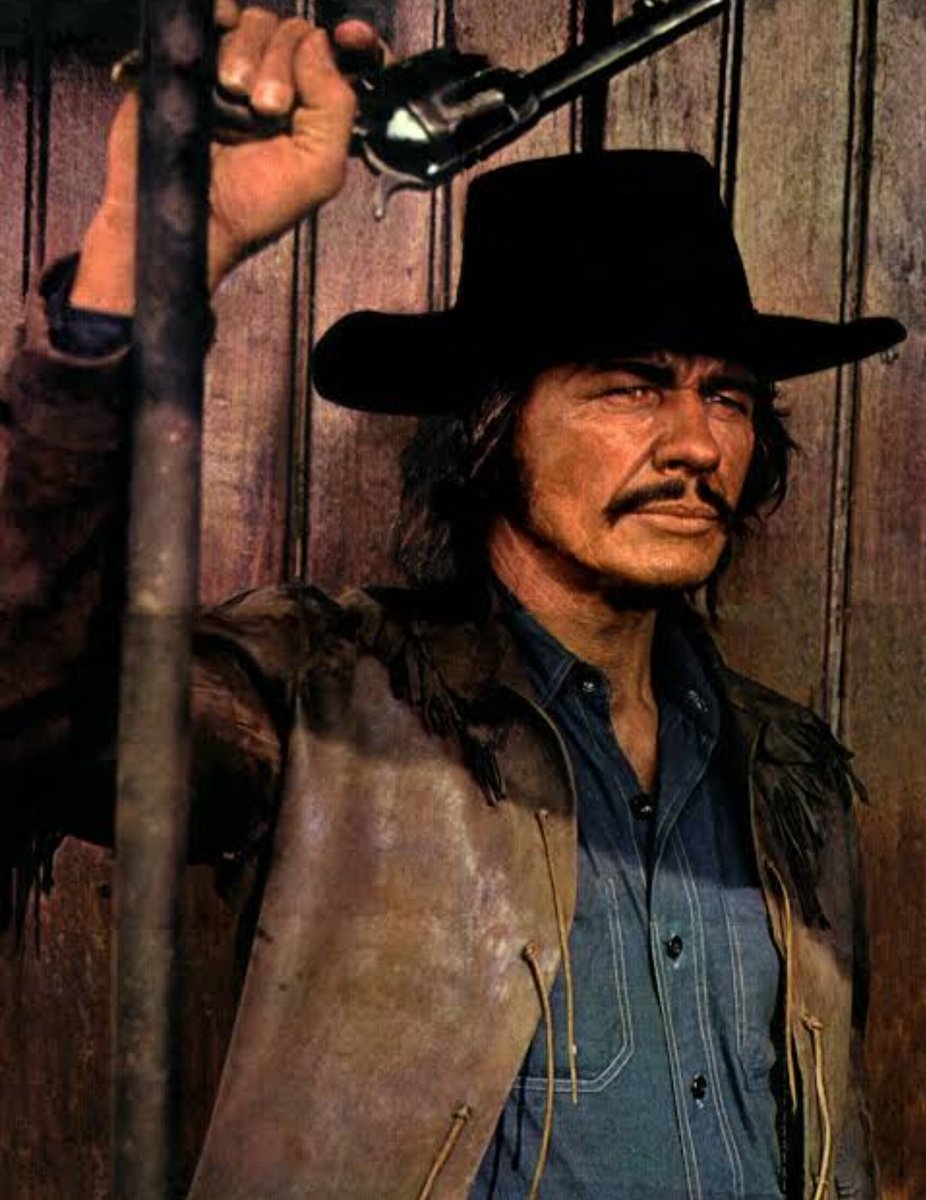 mikrop_adamm's tweet photo. @xmjkk Yul Brayner. Kaliteli adam. Firavun rolünü de efsane oynamış olup kaliteli Western filmleri mevcuttur. 
Bunu bilenler  Charles Bronson u da bilir. 👇 https://t.co/xaEWwOy0xY