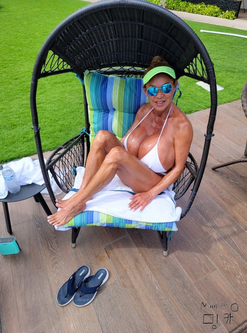 The chair seems small https://t.co/AoTg9Eg7Qi<a href="/tag/tinywaist"class="tags"><span>#tinywaist</span></a><a href="/tag/hugetits"class="tags"><span>#hugetits</span></a><a href="/tag/bigbreasts"class="tags"><span>#bigbreasts</span></a><a href="/tag/bignipples"class="tags"><span>#bignipples</span></a><a href="/tag/wideangle"class="tags"><span>#wideangle</span></a>