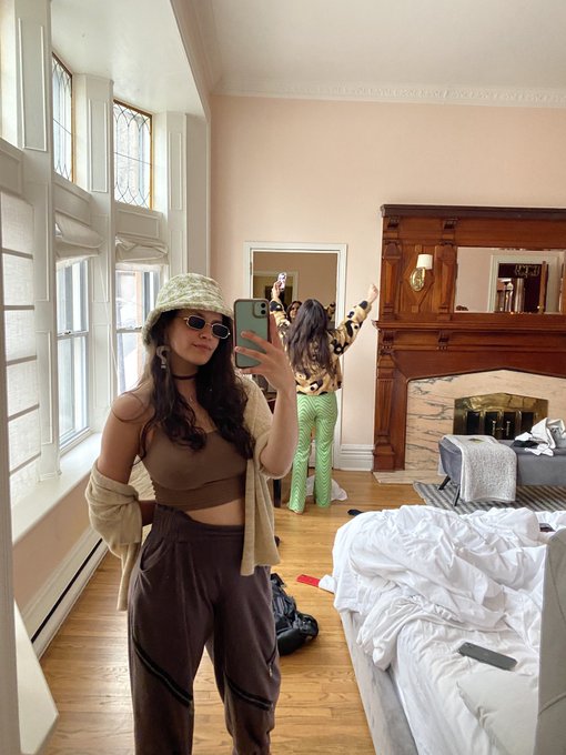 happiest in my bucket hat n glasses https://t.co/vxtVfWQ1iV