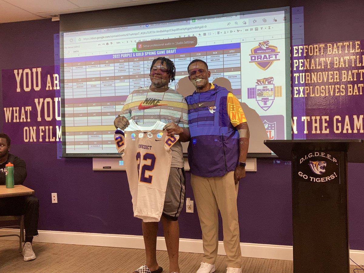 CoachJOdaffer's tweet photo. Go Tigers!
The picks are in for the 6th Round! https://t.co/rC6Vgri4Jm