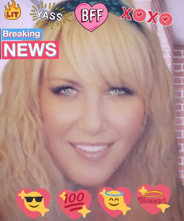 gfdg1111's tweet photo. HEY👇 UP & TALKING! PAULA HER BEST FRIEND HELPED HER PUT A LITTLE MAKEUP (PANCAKE STUFF)😂 ON HER FACE. I TEASE HER ABOUT IT. THERE'S THAT SMILE PAULA IS GOING TO REDO HER HAIR. SHE WANTS IT HER NATURAL COLOR AND LEAVE IT. BEAUTIFUL ISN'T SHE?YES SHE IS! #FoogleFam IM A HAPPY MAN https://t.co/YhsN6qjOmi