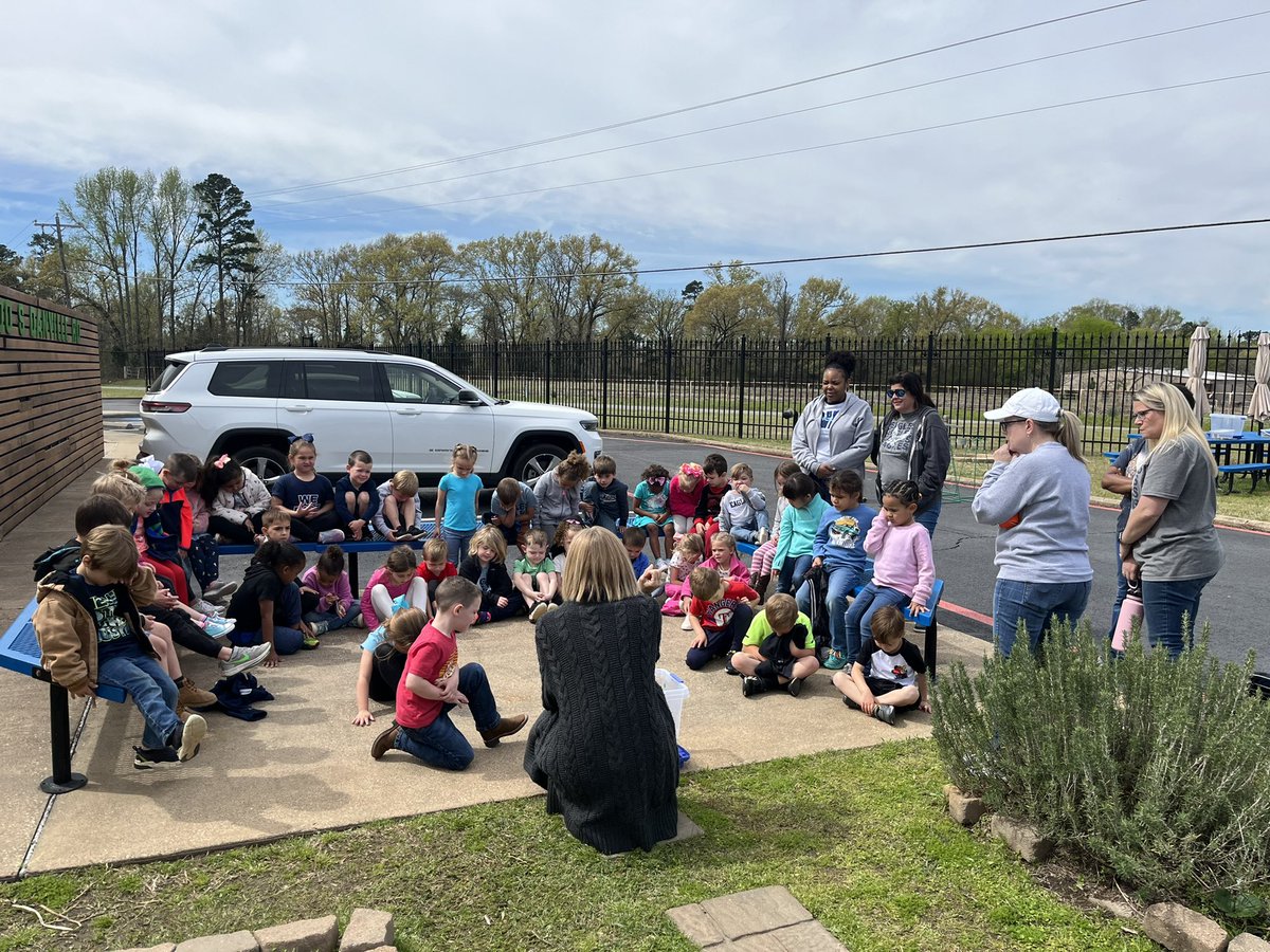 Region7EcoLand's tweet photo. Fabulous Friday Fun!  New Diana and Kilgore visited EcoLand today! https://t.co/DKkJSMRIyk