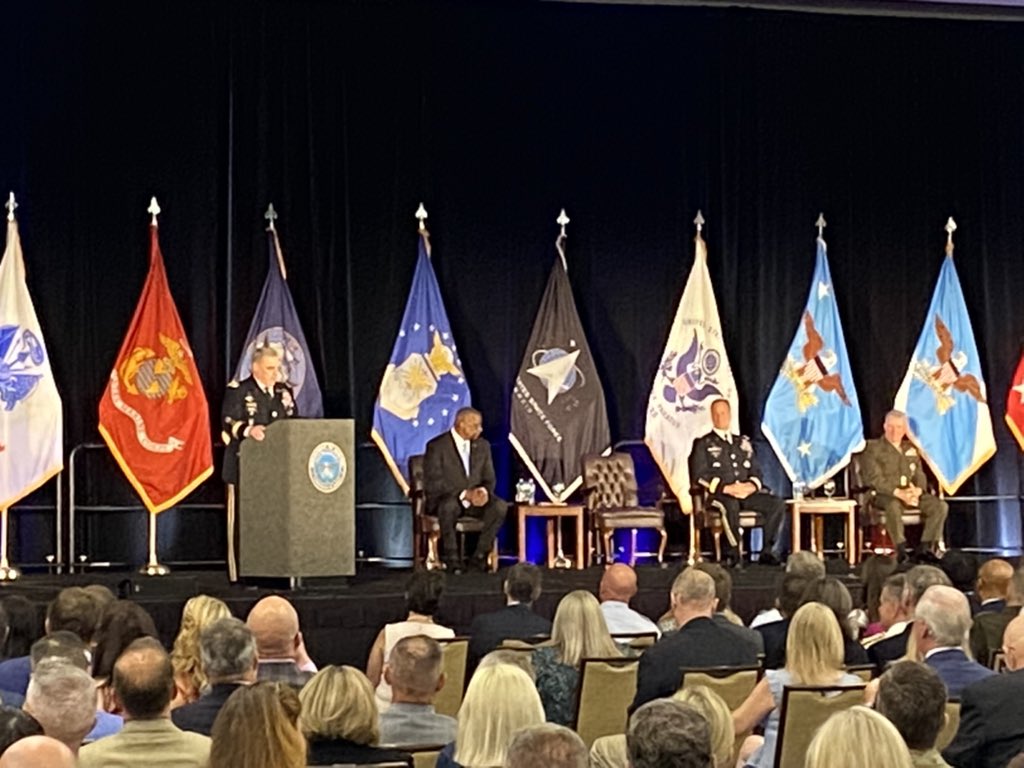 WOJOPS_Aust's tweet photo. An honour to be alongside DCJOPS representing #YourADF at the @CENTCOM change of command ceremony. Congratulations to Gen McKenzie on a wonderful career. Equally so, congratulations to Gen Kurilla on his new appointment. @DeptDefence @DeptofDefense @hqjoc #CentComCdr 🇺🇸🇦🇺⚓️⚔️✈️🛰 https://t.co/YRBLsdNFZr