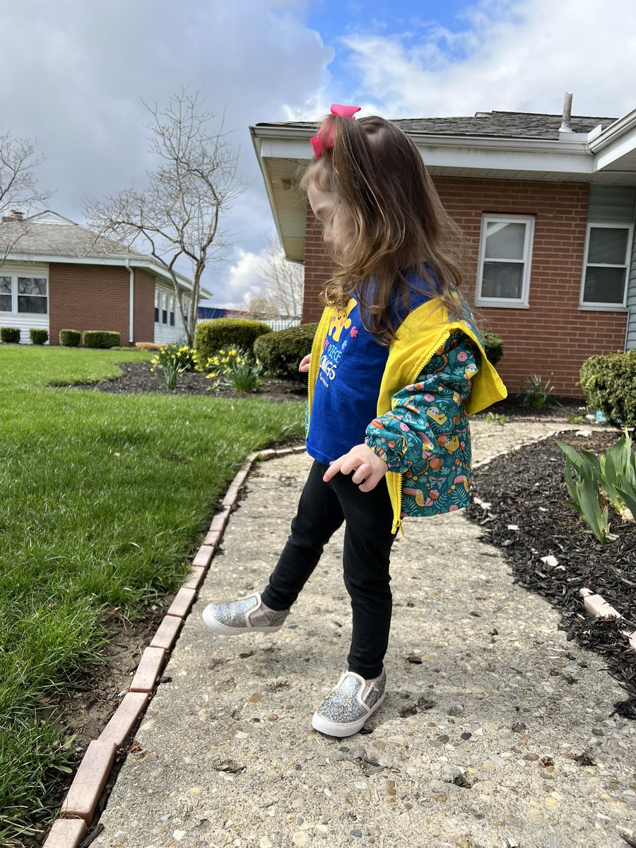 bellbell____'s tweet photo. this month we celebrate you brielle rose 💜💛💙💚♥️🧩 #WorldAutismAwarenessMonth https://t.co/t1xQaWP6mk