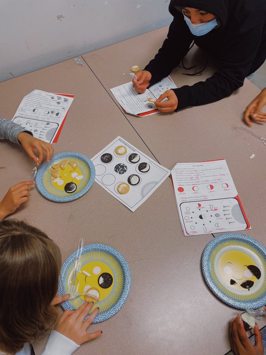 miss_dougan's tweet photo. Playing with food 🤝 moon phases…Today the kiddos got to use Oreos to show all that they know about the phases of the moon! Talk about engagement! They may have been able to snack on some extra Oreos at the end of class too! @CCMMSRedwolves #OurDen https://t.co/hp9gCqqPW5
