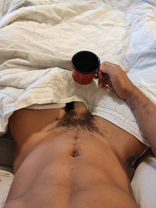 Sextou no frio de Curitiba! https://t.co/uI2yyfBTAo<a href="/tag/pintoawards"class="tags"><span>&#35;pintoawards</span></a>