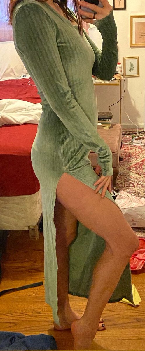 badbunny444of's tweet photo. Trying to figure out what to wear to my VIP event tomorrow!! Green or pink!?

#OOTD #fashionblogger #modeling #vipbooth #girlsnight #legsfordays #springishere #dressup #ContentCreator https://t.co/CWGLP1FXaW