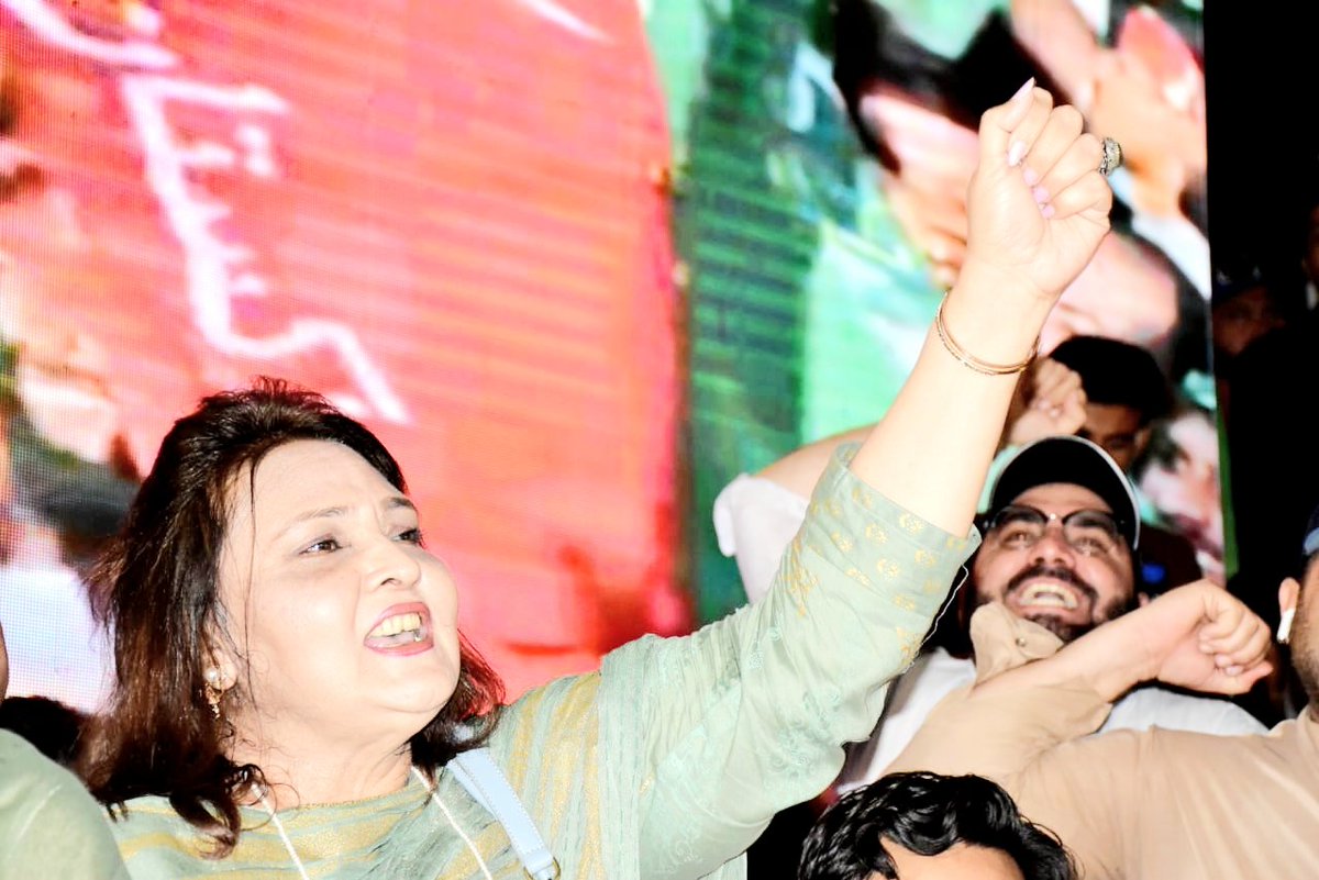 naziarubbani's tweet photo. ارادے جن کے پختہ ہوں نظر جن کی خدا پر ہو
طلاطم خیز موجوں سے وہ گھبرایا نہیں کرتے ۔ ۔💚✌💚
#BehindYouSkipperAlways
@ImranKhanPTI
1 April 22.
#3Talwar https://t.co/HbKtte8Dwp