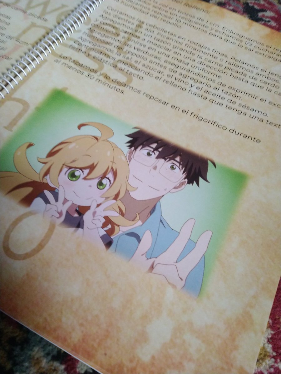SBArtist97's tweet photo. Por fin puedo enseñar esta maravilla que hice en Photoshop, diseñado por mí para un amigo, un libro de recetas solo para él tema de recetas que salen en los animes.

#LibroDeRecetas #Recetas #Otaku #anime #Manga #Edicion #photoshop #diseño  #AdoptaAUnaDiseñadoraDeVideojuegos https://t.co/5hjk38slDV