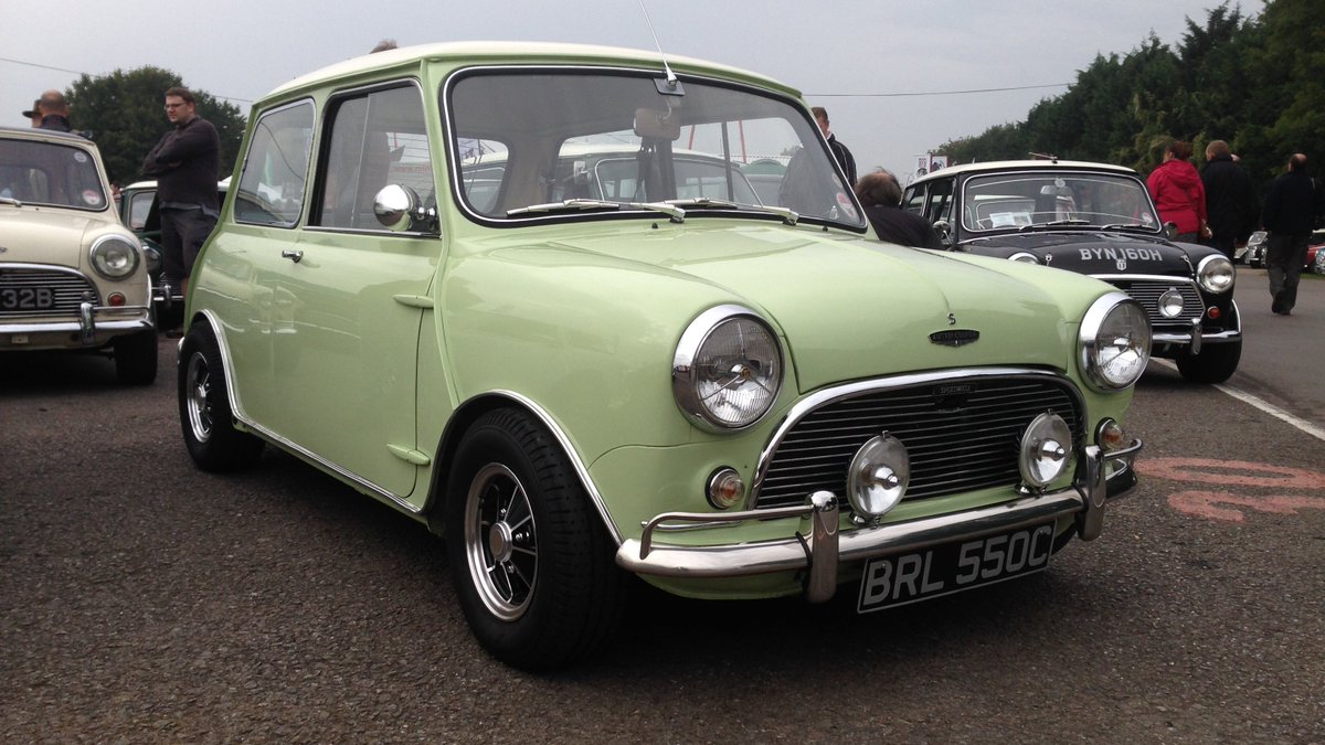 miniphernalia's tweet photo. #AustinMiniCooper #Mk1MiniCooper Bonnet Badge - https://t.co/molMCXgKpw https://t.co/H9v6rVgUpU