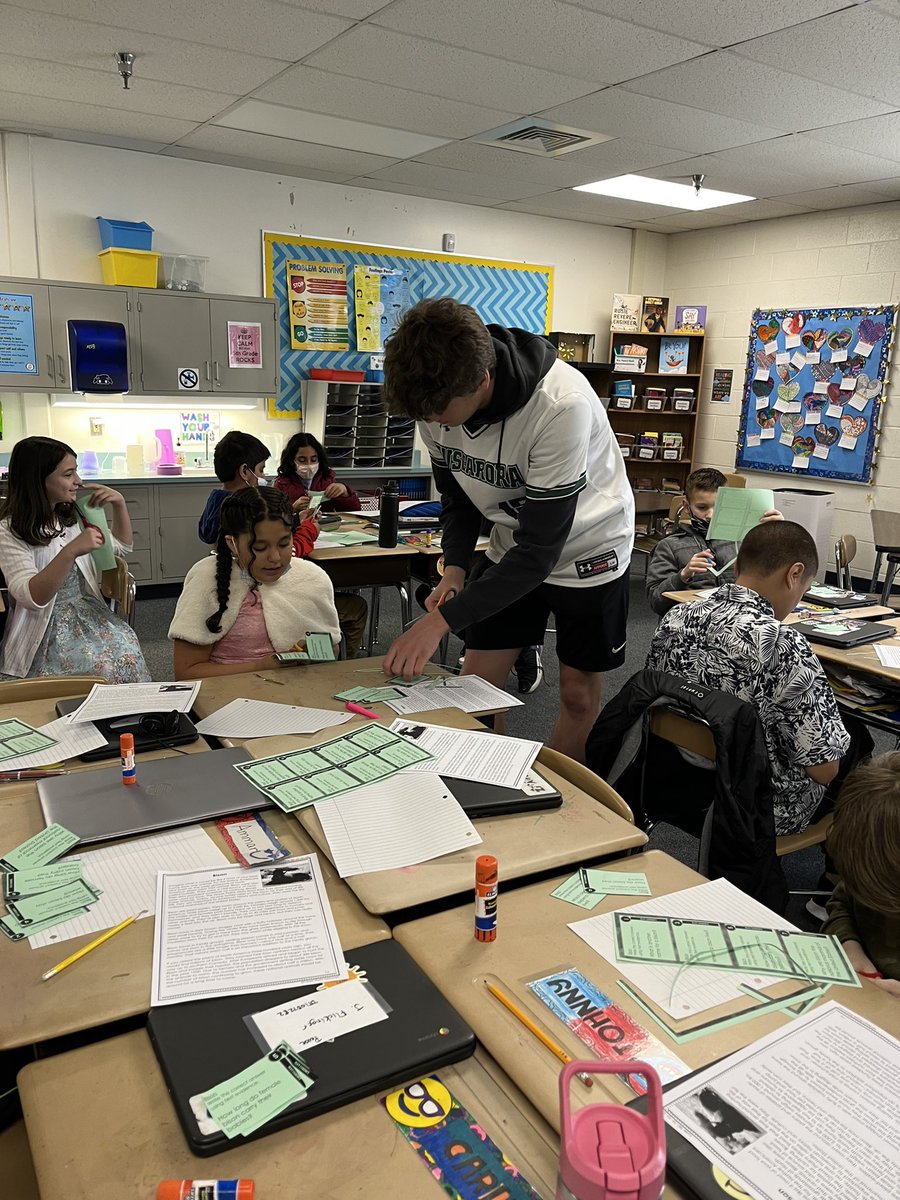 FcpsPease's tweet photo. We were so lucky to have these two helpers volunteer their time in our classroom today! We can’t wait until next week! @NikiDeSantoFCPS #allofus #beyou #bces5thgrade https://t.co/KMvu397kpD