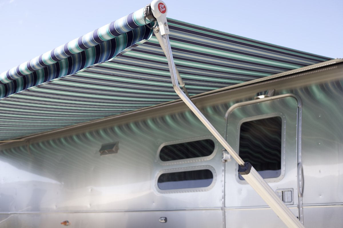 thirteenadvent's tweet photo. Getting ready to spend some extra time sitting under this awesome awning!
#zipdee
#airstream
#campers https://t.co/gbhK85maKA