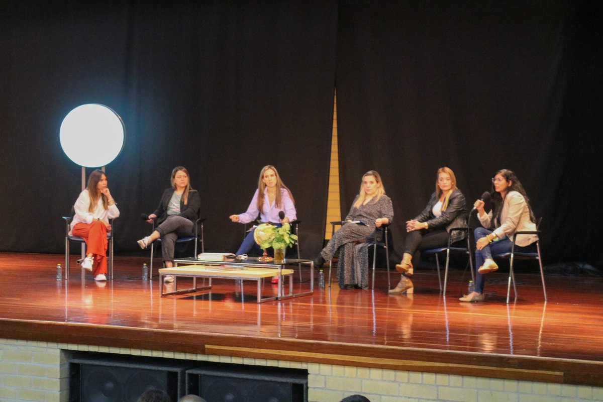 IUPascualBravo's tweet photo. 🙌🏻Con un conversatorio entre empresarios💼 y estudiantes👩🏽‍🏫 finalizó la fase de pasantías #soyCUEE 2_0. Los participantes tuvieron la oportunidad de  conocer importantes empresas del país y sus procesos. https://t.co/SQhpJ8ZOPJ