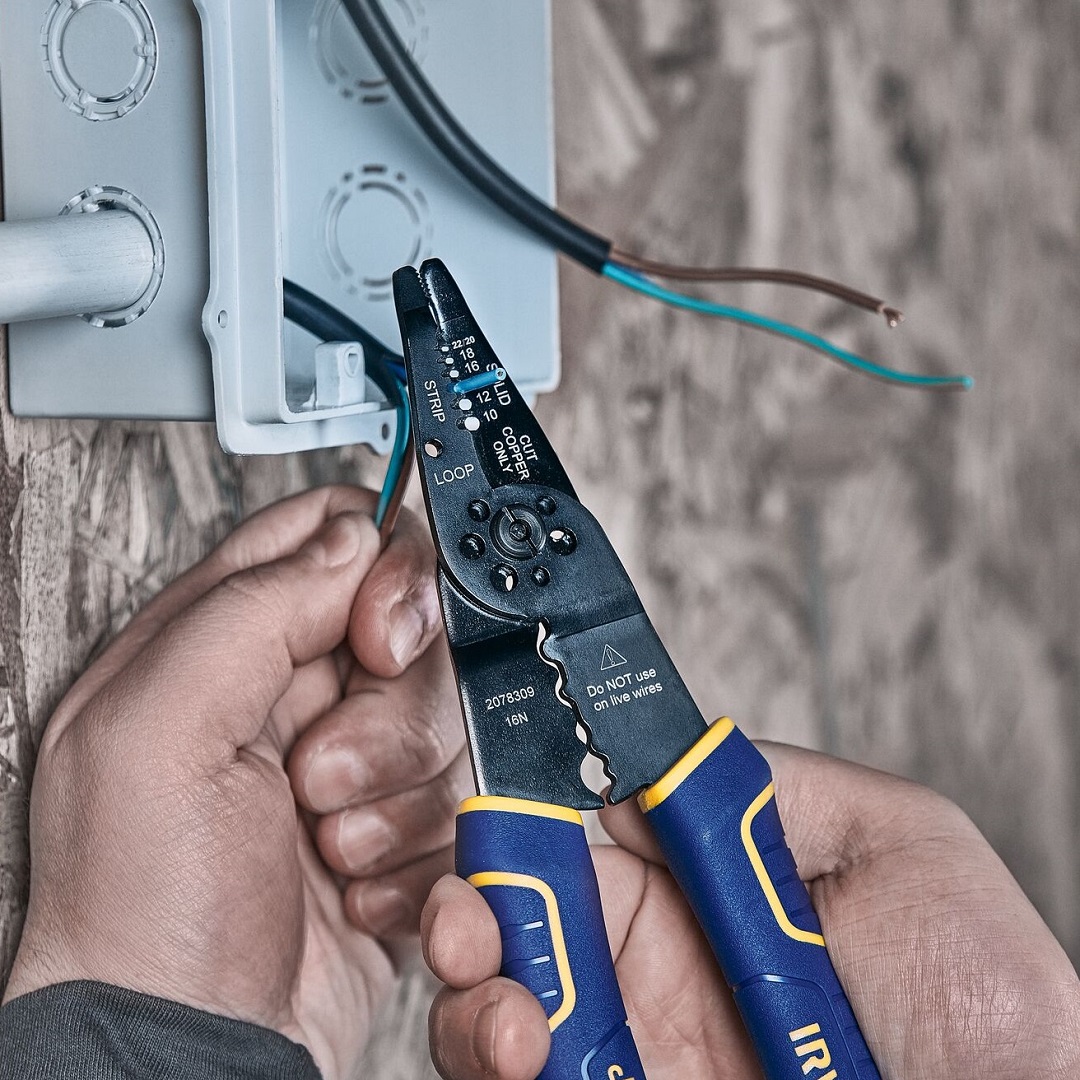 DelcanBuilding's tweet photo. With special features like AWG selection dials, built-in crimpers and quick-release locks, VISE-GRIP® Wire Strippers will get any wire-based work done faster and easier.

Available at Delcan Building Materials! https://t.co/zdL3SHIC4s