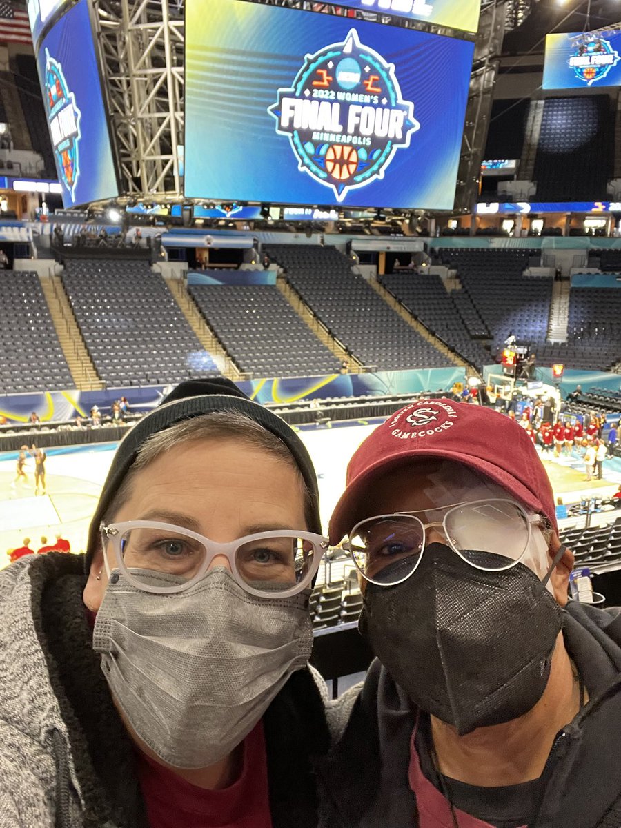 RevWanda's tweet photo. #mmselfie #gamecockswbb https://t.co/TvV85NeaK4