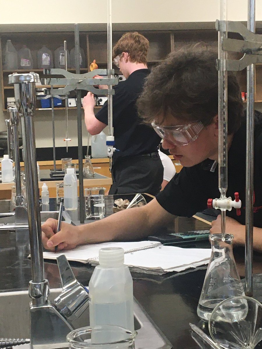 DocWeb_BC's tweet image. #chemistry in action @SaintsBC on a Friday last block.