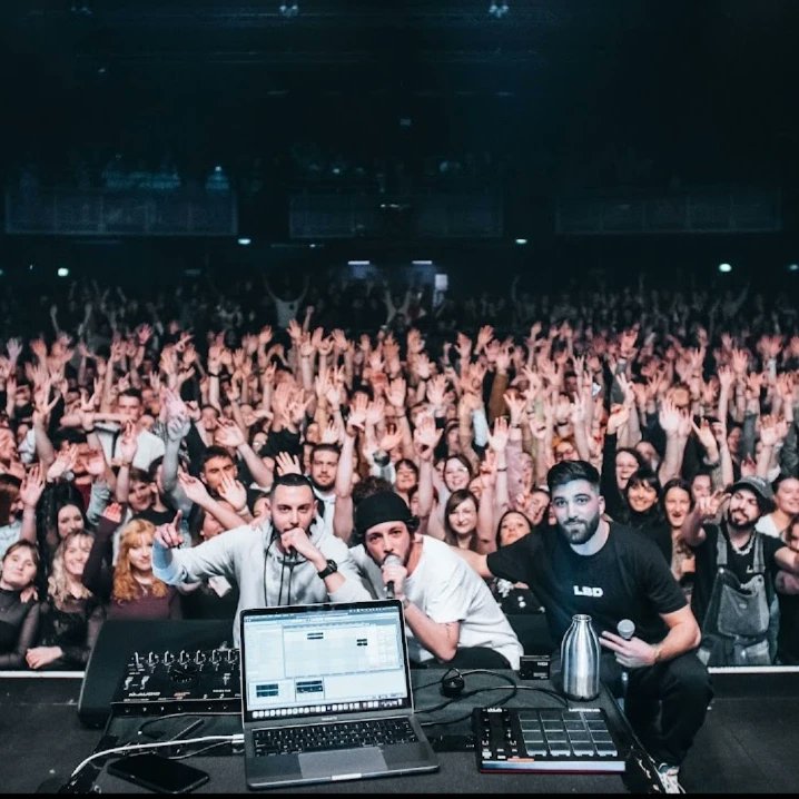 cestlbd's tweet photo. C'était beaucoup trop chaud @lavapeurdijon hier pour la première partie de @Georgioxv3 !

Vous étiez 🔥 et vous nous avez fait vivre un rêve, merci 🙏 

@JothaPerez https://t.co/HOl0tHBXrD