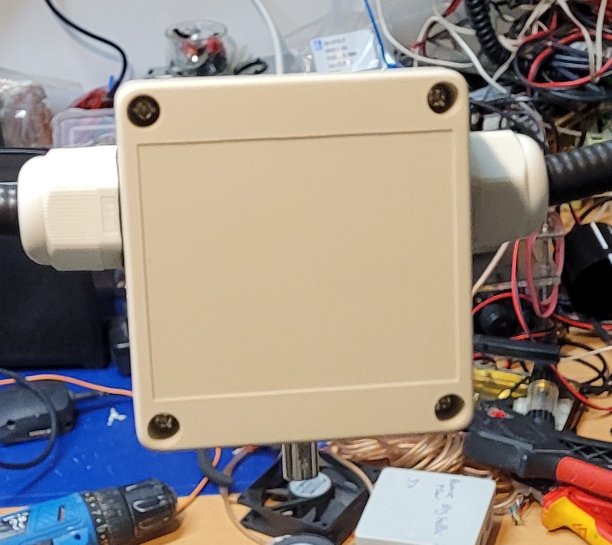 Fx10_'s tweet photo. @m1geo #wellgoodloop nearly finished. Need to find some bnc coax now and a case for the Bias t 😁
Used two pieces of Heliax (old jumpers), joined by a soldered piece of copper tube. Hope it works , had no more small length left.
Testing after the week end 👍 https://t.co/kyK9TBS0xs