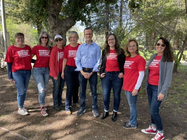 This Los Altos, CA @momsdemand volunteer is grateful for @AsmMarcBerman leadership and commitment to gun violence prevention!  Thank you for meeting with us! #CALeg, let’s pass #AB1594 #SB1327 #AB1621 #SB299 #AB452
