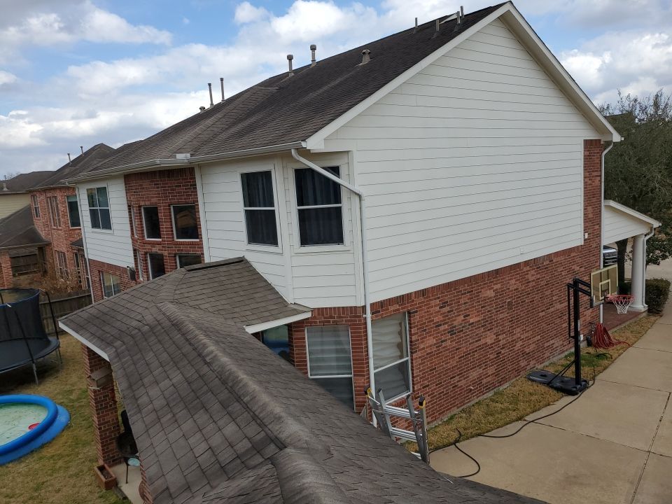 OMConstructHTX's tweet photo. Another roof built in Sugarland, TX. Oftentimes these insurance claim adjusters will nickel and dime every part of a claim they recieve. They may be tough, but we’re tougher. Message us or call 713.234.7518 today!

#Storms  #Leaks #Roofing #Claims #Stormdamage #Tough https://t.co/TFR2fKamxk
