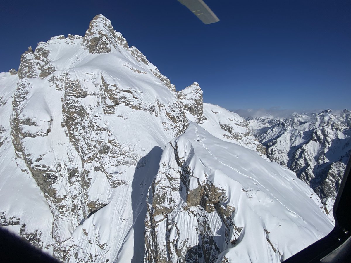 GrandTetonNPS's tweet photo. Park rangers and Teton County Search and Rescue jointly responded to rescue a stranded backcountry skier on the East Prong of Mount Owen at approximately 10:30 a.m. this morning in Grand Teton National Park. 

Info: https://t.co/Nvt2eP1XOY https://t.co/ow31jlSJ4h