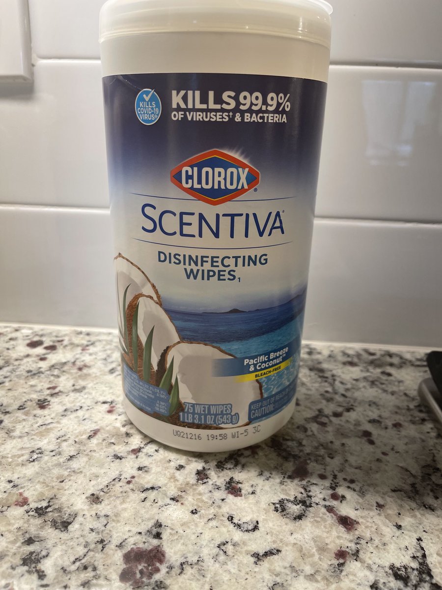 ⁦omg! ⁦<a href="/Clorox/">Clorox</a>⁩ my new #favoritething 👏🏽👏🏽 And, when you’re finished, they make the trash smell ‘tropical’ 🥥 🌴