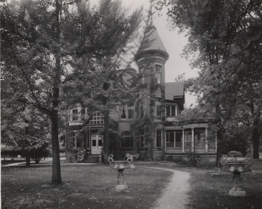 McMasterAlumni's tweet photo. A picture of the Eleanor McKay House that opened in 1949 in Dundas as a female residence. Canadian Cottons Limited had donated the residence to McMaster!
#FlashMacFriday https://t.co/e8uXsQbW95