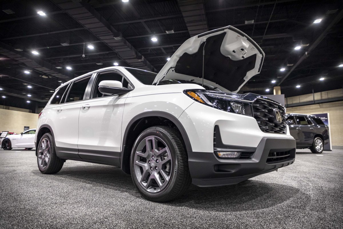 ALAutoShow's tweet photo. ⏳ You're running out of time to enter to win at the show! Come by the @BJCC East Exhibition Hall for a chance to win a free two-year lease on a vehicle from a participating Birmingham area dealer. Doors close at 9 PM tonight and reopen at 10 AM tomorrow! #AlabamaAutoShow https://t.co/78u3dqESRD