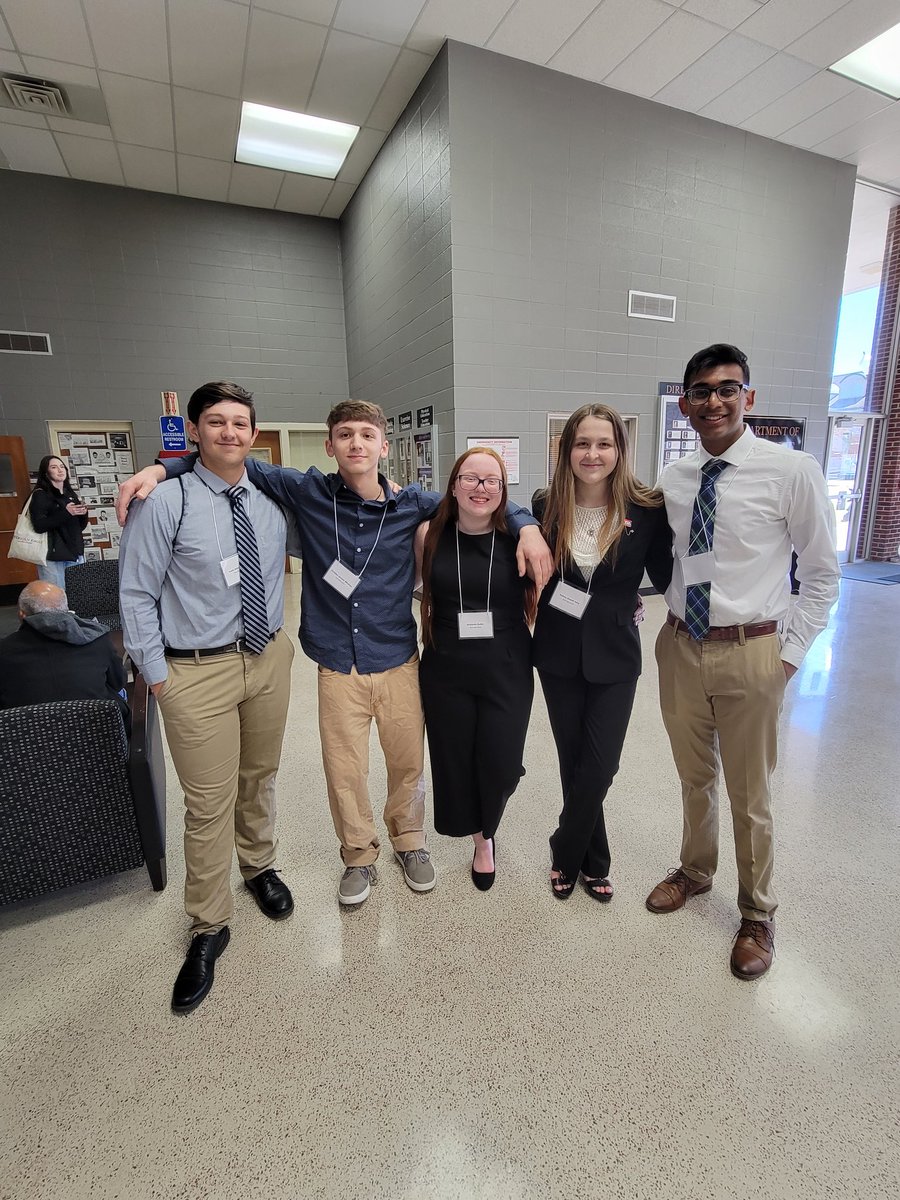 Scrivner101's tweet photo. Alma High School students and teachers having fun at the Arkansas State Science Fair! https://t.co/rNDIFNExKg