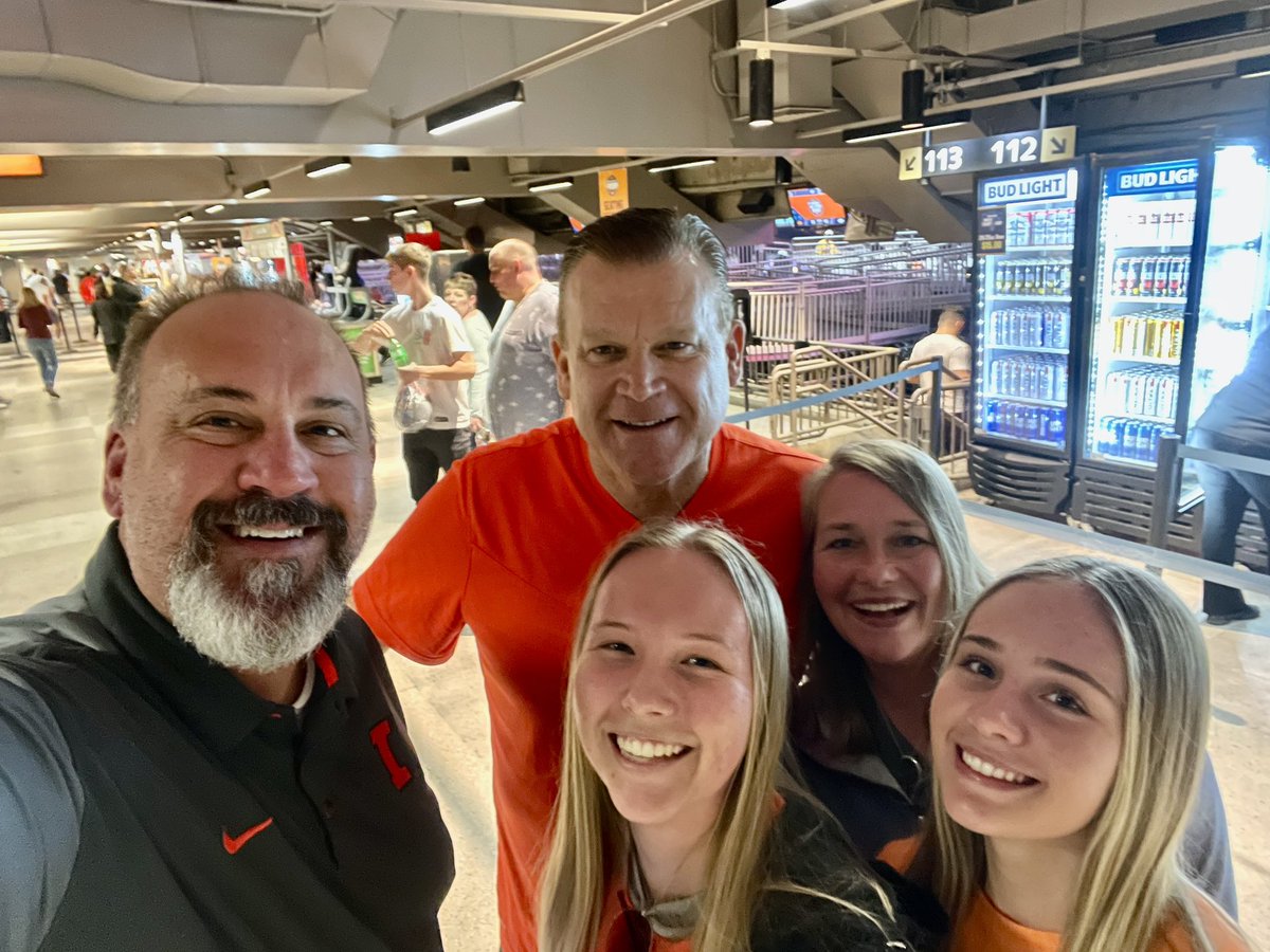 jwinterh's tweet photo. Big Illini fans in the Big Easy.  Just wait til next year! #mffselfie https://t.co/TDuBclSCCQ