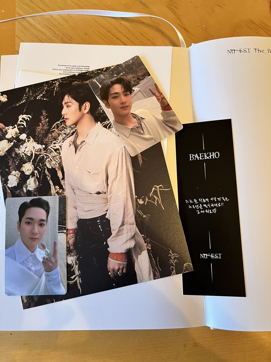 starlightbh's tweet photo. 2nd album came. no damage to this one either. Im thankful. https://t.co/4I0Ce9T426