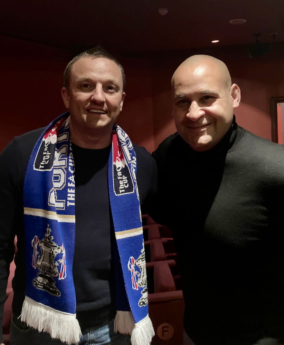 Superb evening <a href="/WolvesGrand/">Wolverhampton Grand</a> with the awesome <a href="/Redknapp/">Harry Redknapp</a>! He signed my FA Cup Final shirt and programmme. What a legend! Thanks for the memories, Harry. 👏🏼
Met <a href="/NigelQuashie1/">Nigel Quashie</a> too! Top bloke! #Pompey overload!