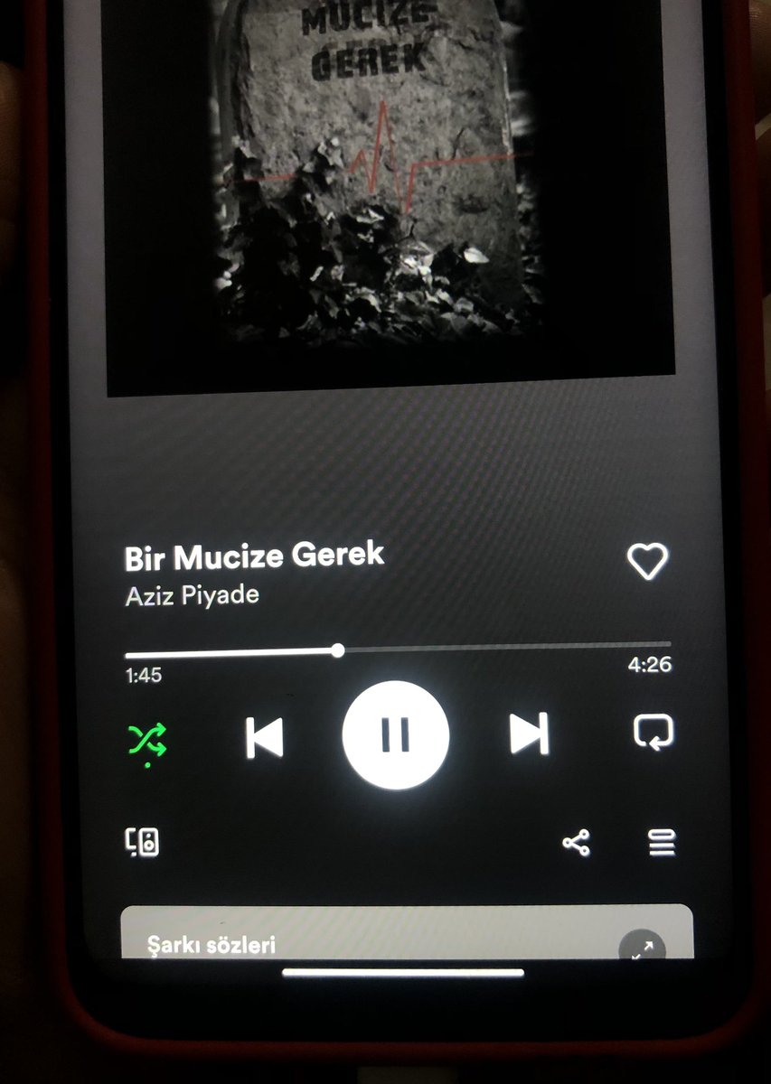 Haftalardır aradığım şarkıyı az önce ablamın telefonunda buldum. Herkes dinlemeliiiiii