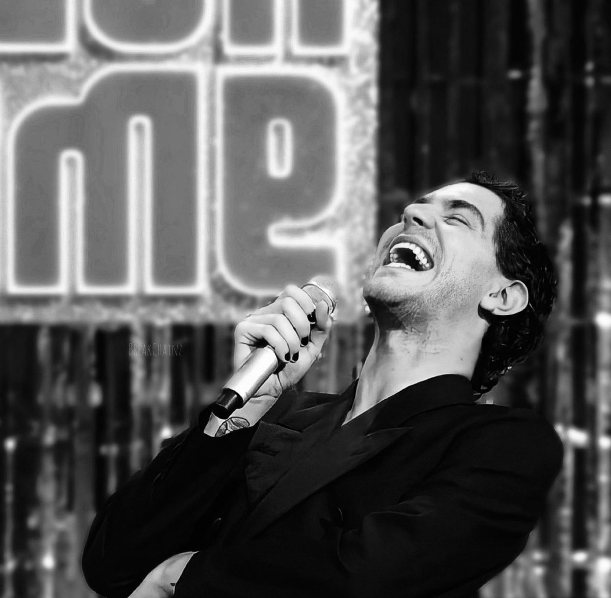 break_chainz's tweet photo. Tra le cose più emozionanti nel seguirti, è stato sicuramente assistere alla tua crescita artistica e personale, vedere come man mano i tuoi sogni hanno preso e stanno prendendo sempre più forma. 
Ti auguro di essere sempre così felice, buon compleanno Tommy. 🤍 https://t.co/bKgjoH8MEZ