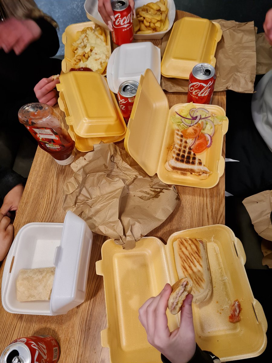 End of Term Treat Day for our S4 School Group - we had lunch from Maly's Cafe and then a trip up Arnsheen Park at Barrhill 🥪🍟 #WorkingWithSchools #SchoolBasedEngagement