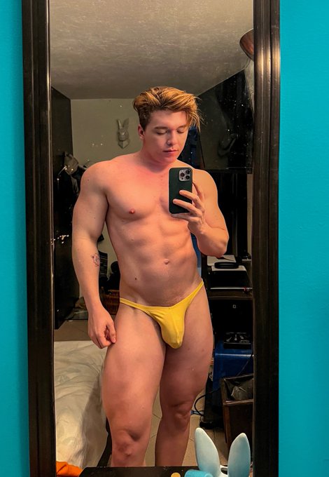 1 pic. Hard porn: https://t.co/tHr5xGbRG9 https://t.co/9VNEUWKbMk