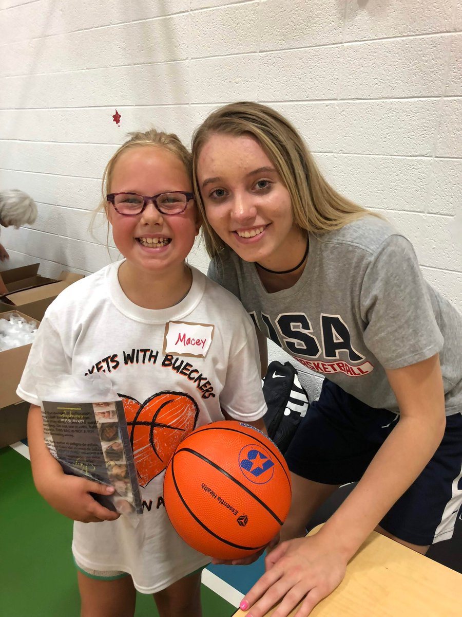 ScottPatrow's tweet photo. 4 years ago Macey was at a Buckets with Bueckers BB camp &amp; tonight she is at #WFinalFour to cheer on @UConnWBB and @paigebueckers1 ! https://t.co/4enGYWk3DU