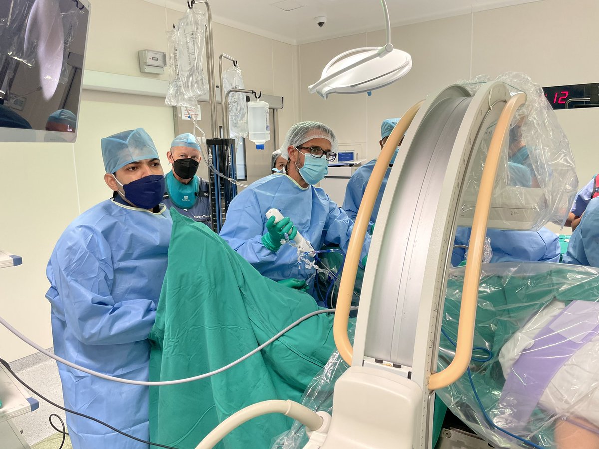Vivimontagne's tweet photo. #AUCALIVE Día 1 Profesores:
@GuidoGiusti @MSGONZALEZURO 

#UpdateonUrinaryStoneManagement 
#LIVESURGERY #MiniPerc #Nephrolithotomy #EndoscopicCombinedIntrarenalSurgery @AmerUrological @Uroweb @INGRIDPERSCKY @PacificaSalud https://t.co/1C4B0j7jvW