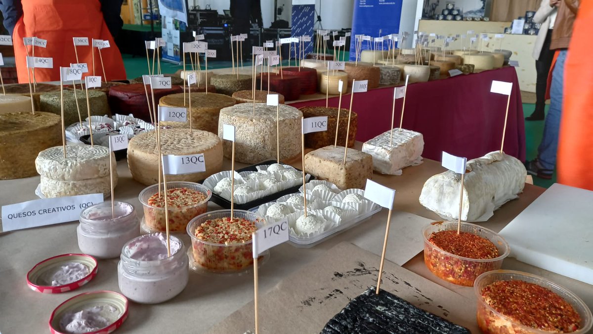 IfapaJunta's tweet photo. 🧀 @IfapaJunta participa en el V Concurso Andaluz #Quesierra 2022, con el técnico especialista, Francisco de Asís Ruiz, como jurado catador en el concurso que se celebra en Villamartín (#Cádiz)

#IFAPAfuncionaylidera 
@AndaluciaJunta https://t.co/g4aRJfGCuz