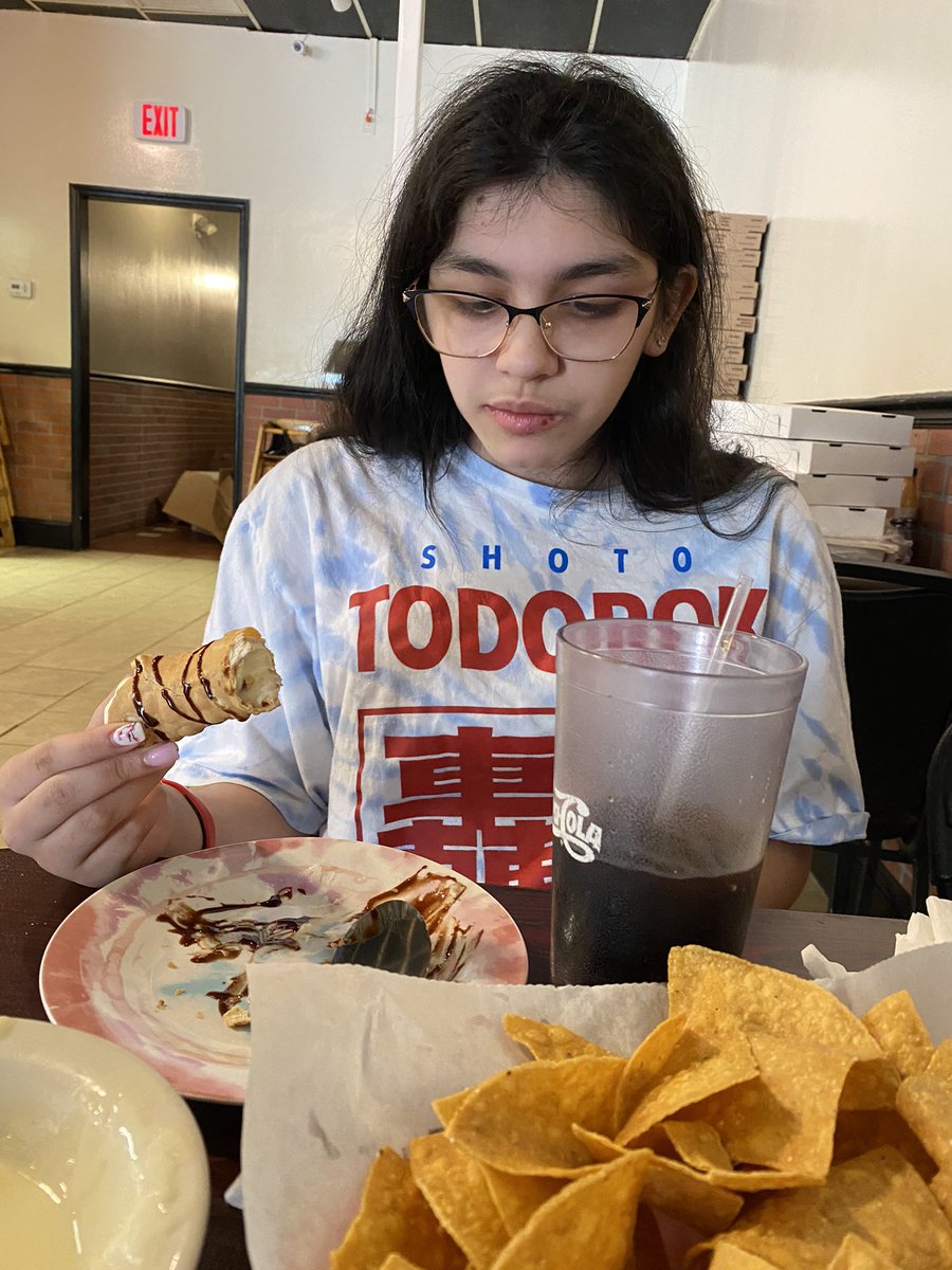 chef_carmine's tweet photo. Lunch with my daughter she has become my best friend love u Bella #love #daughter #dad #family #kids #familyfun #chef_carmine #chefcarmine #cheflife #beatfriend https://t.co/CIkUg1Y6BH