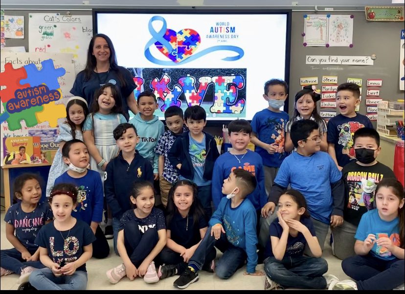 sspeziale's tweet photo. Kindergarten students in room 112 @GES_Revere “💙Light It Up Blue💙” #RevereShinesLoveOnAutism https://t.co/2fvEAEbu1m